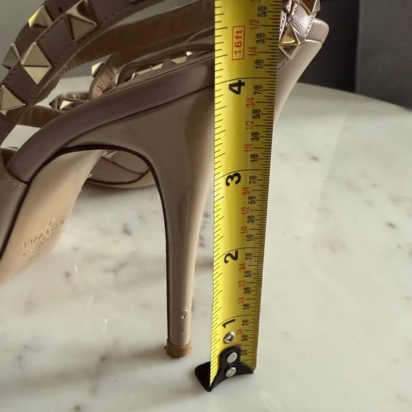 Valentino Garavani Rockstud T-Strap Pointed Toe Pump Size 38 - Picture 10 of 10